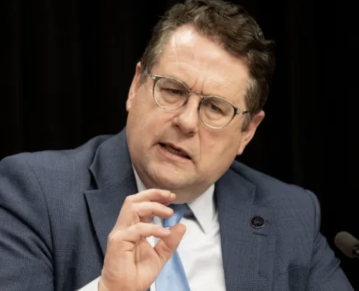 Capture le 2026 04 16 a 00.32.43 Bernard Drainville confirme son intention de se repr&eacute;senter en 2026 : une annonce qui d&eacute;clenche une vague de commentaires virulents
