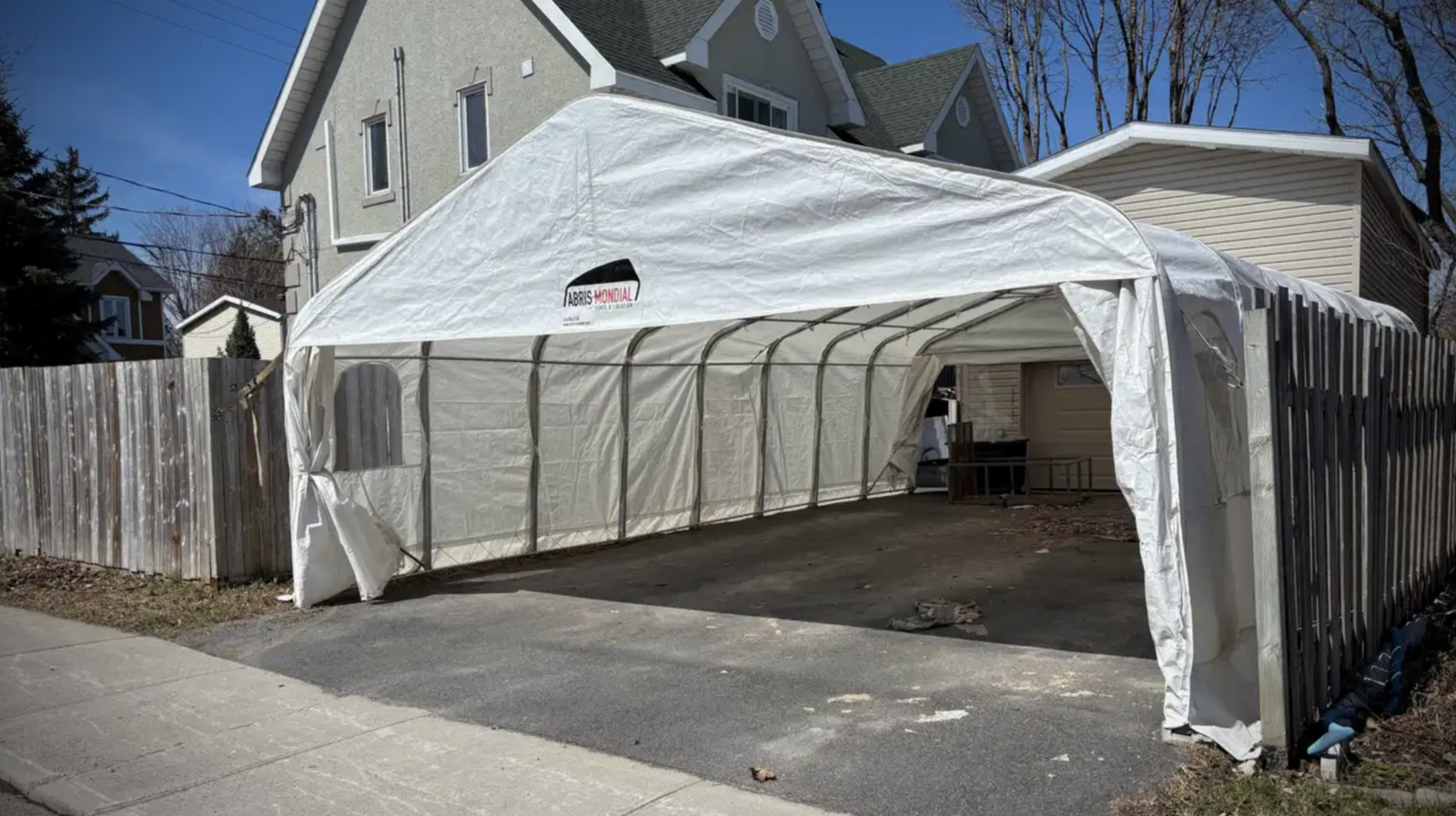 Capture le 2026 04 16 a 11.23.37 &laquo; Fin des abris Tempo : les inspecteurs municipaux passent &agrave; l'action et les amendes pourraient vous co&ucirc;ter jusqu'&agrave; 1 000 $. &raquo; D&eacute;couvrez quand sera le tour de votre ville ?