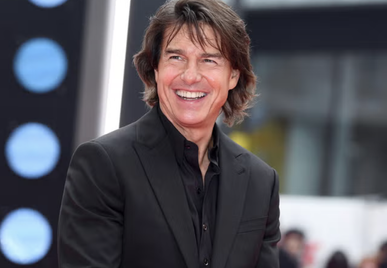 Capture le 2026 04 17 a 14.37.58 Tom Cruise m&eacute;connaissable : Sa transformation physique extr&ecirc;me pour incarner un milliardaire excentrique choque la Toile.