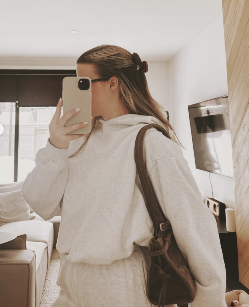 Capture le 2026 04 19 a 09.50.37 &laquo; Complices et amoureux &raquo; : Delphine Morissette la fille de V&eacute;ronique Cloutier partage une rare photo avec son conjoint Anthony Bouchard