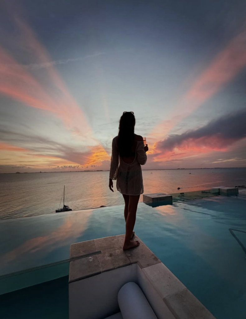 Capture le 2026 04 21 a 09.00.06 Monic N&eacute;ron s&rsquo;affiche en bikini 06 images : la premi&egrave;re photo qui frappe