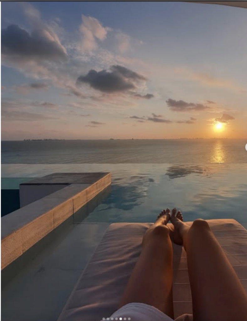 Capture le 2026 04 21 a 09.07.39 Monic N&eacute;ron s&rsquo;affiche en bikini 06 images : la premi&egrave;re photo qui frappe