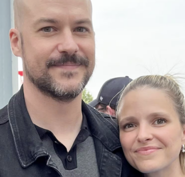 Capture le 2026 04 22 a 18.04.02 Sarah-Jeanne Labrosse et Marc-Andr&eacute; Grondin : Les images de leur petit dernier font craquer le web