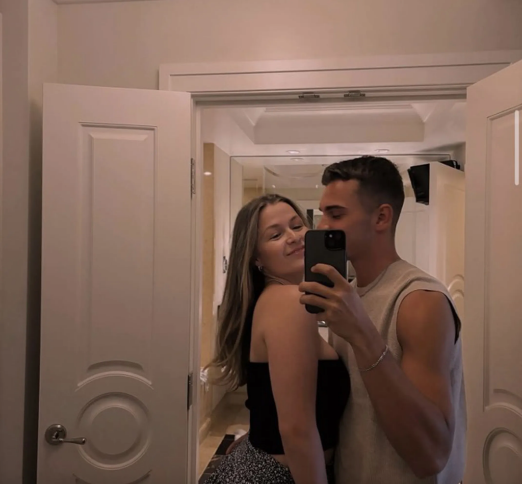 Capture le 2026 04 23 a 14.33.42 Delphine Morissette r&eacute;v&egrave;le 10 clich&eacute;s de son fianc&eacute;... et les fans adorent