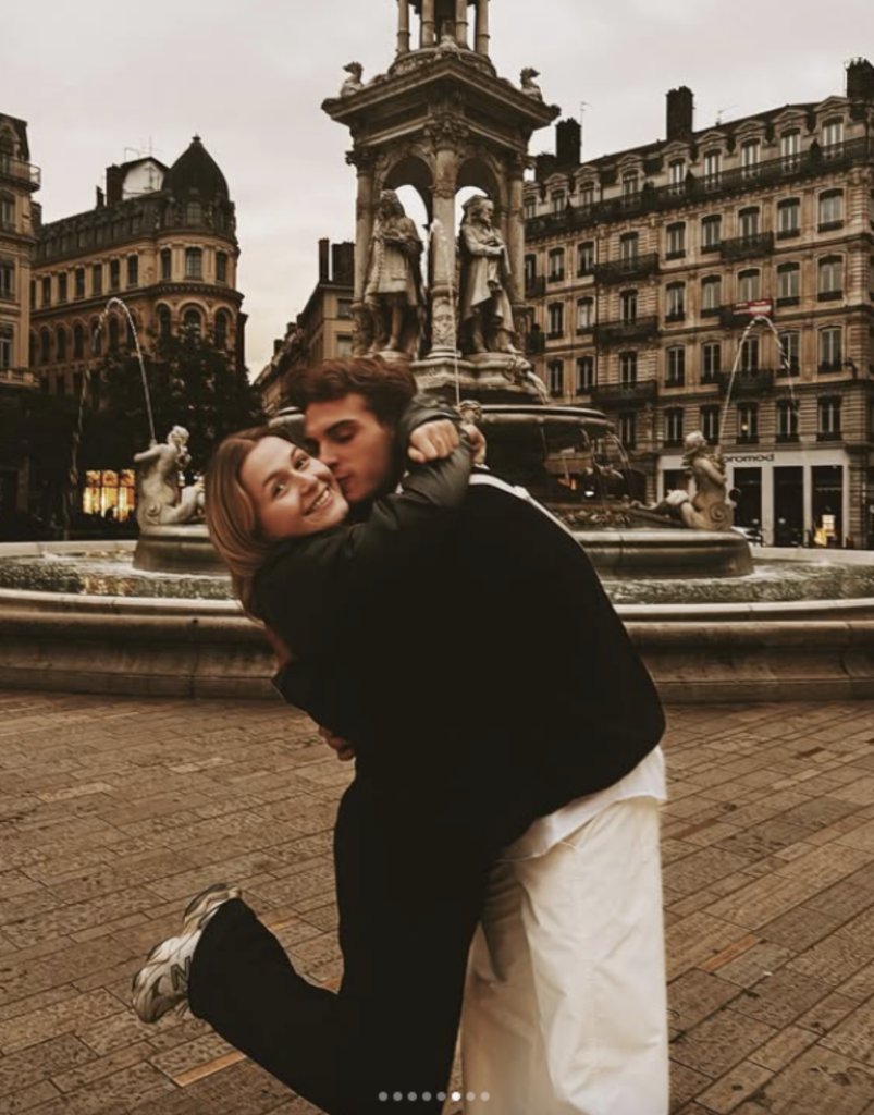 Capture le 2026 04 23 a 14.48.03 Delphine Morissette r&eacute;v&egrave;le 10 clich&eacute;s de son fianc&eacute;... et les fans adorent