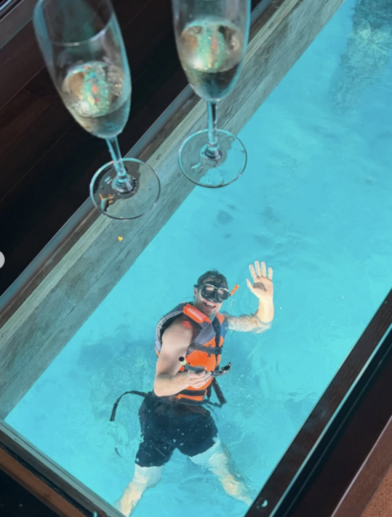 Capture le 2026 04 23 a 22.45.47 15 photos sur la plage du voyage de l'animatrice Fr&eacute;d&eacute;rique Guay et son Chum connu qui font r&ecirc;ver