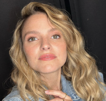 Capture le 2026 04 27 a 13.01.15 Rare photo de famille : Sarah-Jeanne Labrosse appara&icirc;t entour&eacute;e des hommes les plus importants de sa vie