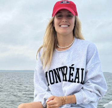 Capture le 2026 04 28 a 10.16.59 Genie Bouchard enflamme Miami avec un bikini minuscule (06)photos