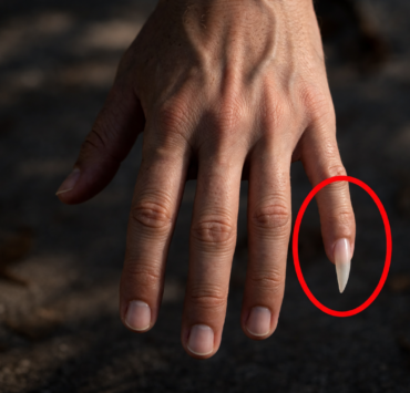 ongleh Voici pourquoi certains hommes gardent un ongle long...