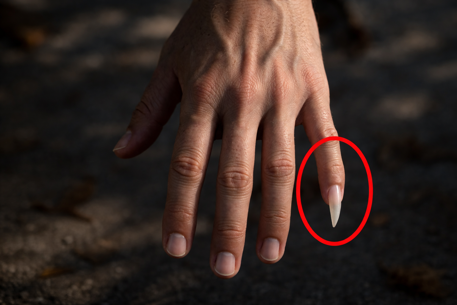 ongleh Voici pourquoi certains hommes gardent un ongle long...