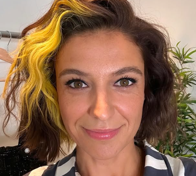Capture decran 2026 05 01 110641 En voyage en Asie, Sara Dufour partage un tendre moment avec ce chanteur connu