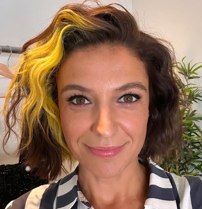 Capture decran 2026 05 01 110641 En voyage en Asie, Sara Dufour partage un tendre moment avec ce chanteur connu