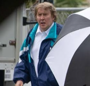 Capture decran 2026 05 01 135411 e1777658303634 Incroyable m&eacute;tamorphose : Nicolas Cage devient John Madden et personne ne le reconna&icirc;t