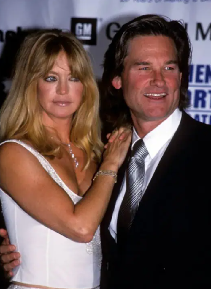Capture decran 2026 05 10 231715 Sa petite-fille ressemble incroyablement &agrave; Goldie Hawn et le web fond