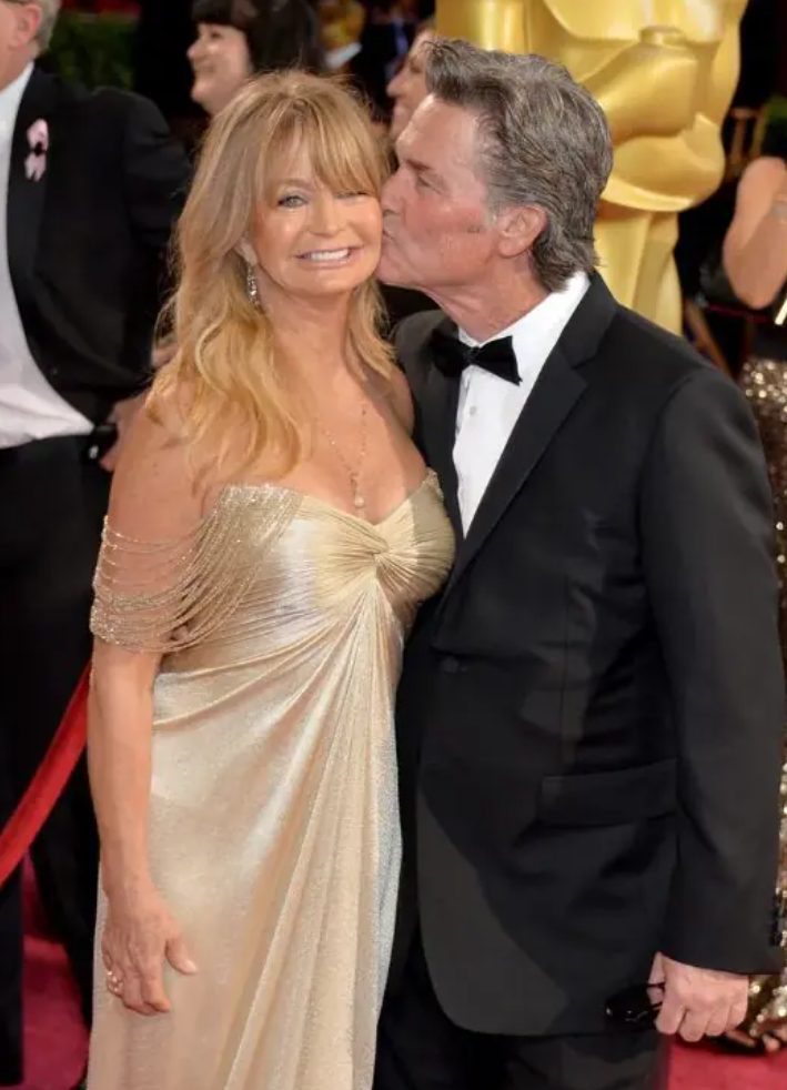 Capture decran 2026 05 10 231730 Sa petite-fille ressemble incroyablement &agrave; Goldie Hawn et le web fond