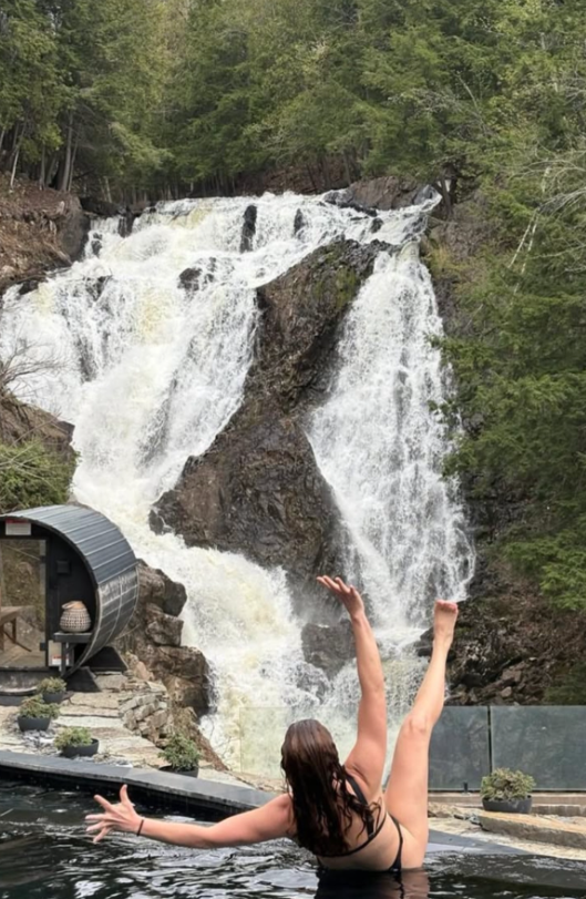 Capture decran 2026 05 18 225934 &Agrave; 51 ans, Sophie Gr&eacute;goire fait tourner les t&ecirc;tes avec ses photos en bikini