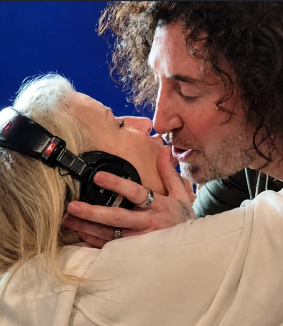Capture le 2026 05 05 a 23.54.01 Surprise totale en direct &agrave; la radio : Cathy Gauthier d&eacute;voile l&rsquo;identit&eacute; de son nouvel amoureux &laquo; &Agrave; mon &acirc;ge, pu le temps de niaiser ! &raquo;