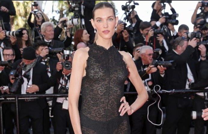 Cannes 2026 : Charlotte Cardin ose la robe transparente et enflamme la Croisette 06 photos 6 Cannes 2026 : Charlotte Cardin ose la robe transparente et enflamme la Croisette 06 photos Capture le 2026 05 14 a 11.02.46 Cannes 2026 : Charlotte Cardin ose la robe transparente et enflamme la Croisette 06 photos