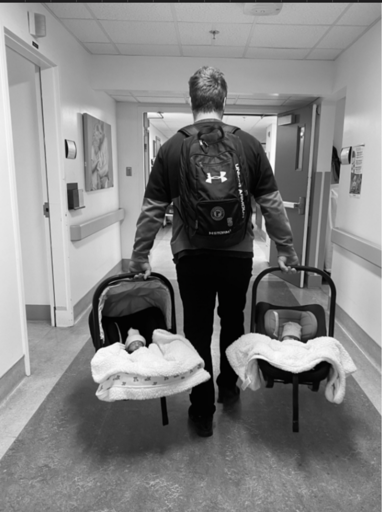 Capture le 2026 05 15 a 09.00.10 Marianne St-Gelais quitte l'h&ocirc;pital avec ses jumelles et d&eacute;voile leurs pr&eacute;noms ce qui fait r&eacute;agir