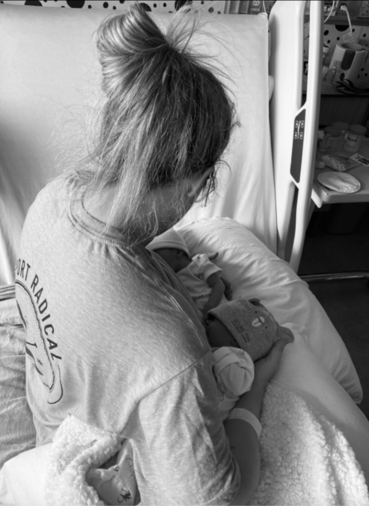 Marianne St-Gelais quitte l'hôpital avec ses jumelles et dévoile leurs prénoms ce qui fait réagir 3 Marianne St-Gelais quitte l'hôpital avec ses jumelles et dévoile leurs prénoms ce qui fait réagir Capture le 2026 05 15 a 09.00.30 Marianne St-Gelais quitte l'hôpital avec ses jumelles et dévoile leurs prénoms ce qui fait réagir