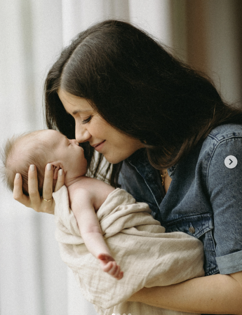 Capture le 2026 05 18 a 13.57.44 Rencontre officielle marquante : Le b&eacute;b&eacute; de Catherine Fournier fait la connaissance de la premi&egrave;re ministre