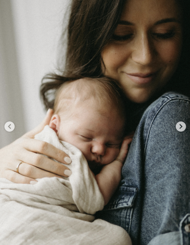Capture le 2026 05 18 a 13.57.56 Rencontre officielle marquante : Le b&eacute;b&eacute; de Catherine Fournier fait la connaissance de la premi&egrave;re ministre