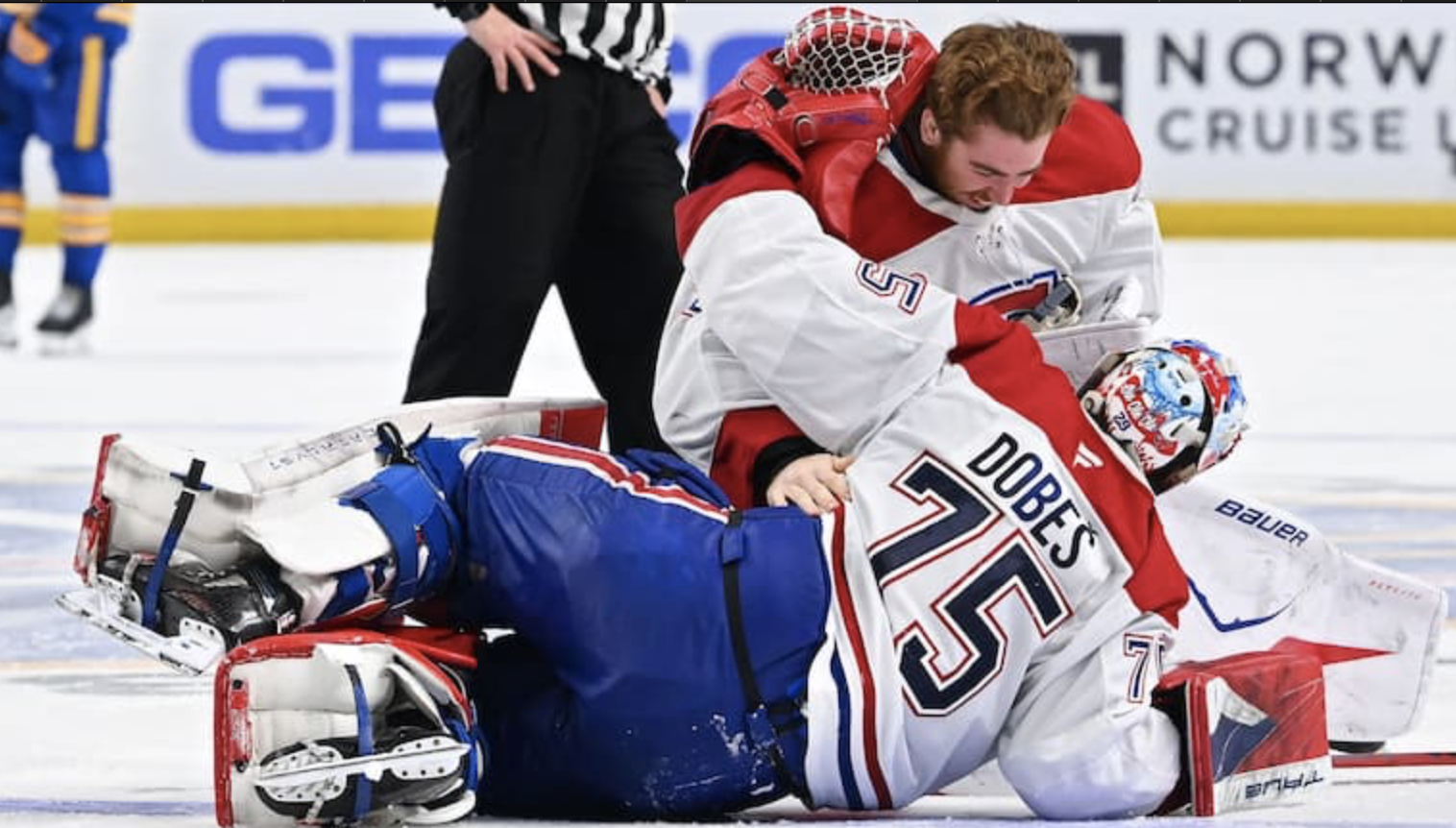 Capture le 2026 05 19 a 20.34.30 Jakub Dobes provoque les fans de Buffalo apr&egrave;s le match 7 et vole la vedette, une attitude qui divise d&eacute;j&agrave; les supporters des Sabres.