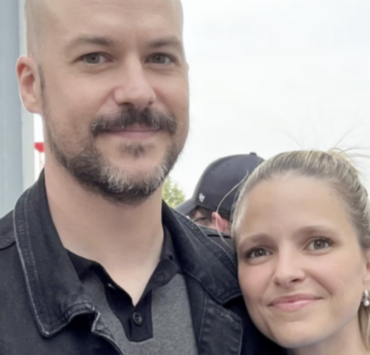 Sarah-Jeanne Labrosse et Marc-André Grondin : Les images de leur petit dernier font craquer le web 2 Sarah-Jeanne Labrosse et Marc-André Grondin : Les images de leur petit dernier font craquer le web Capture le 2026 05 25 a 08.13.34 Sarah-Jeanne Labrosse et Marc-André Grondin : Les images de leur petit dernier font craquer le web