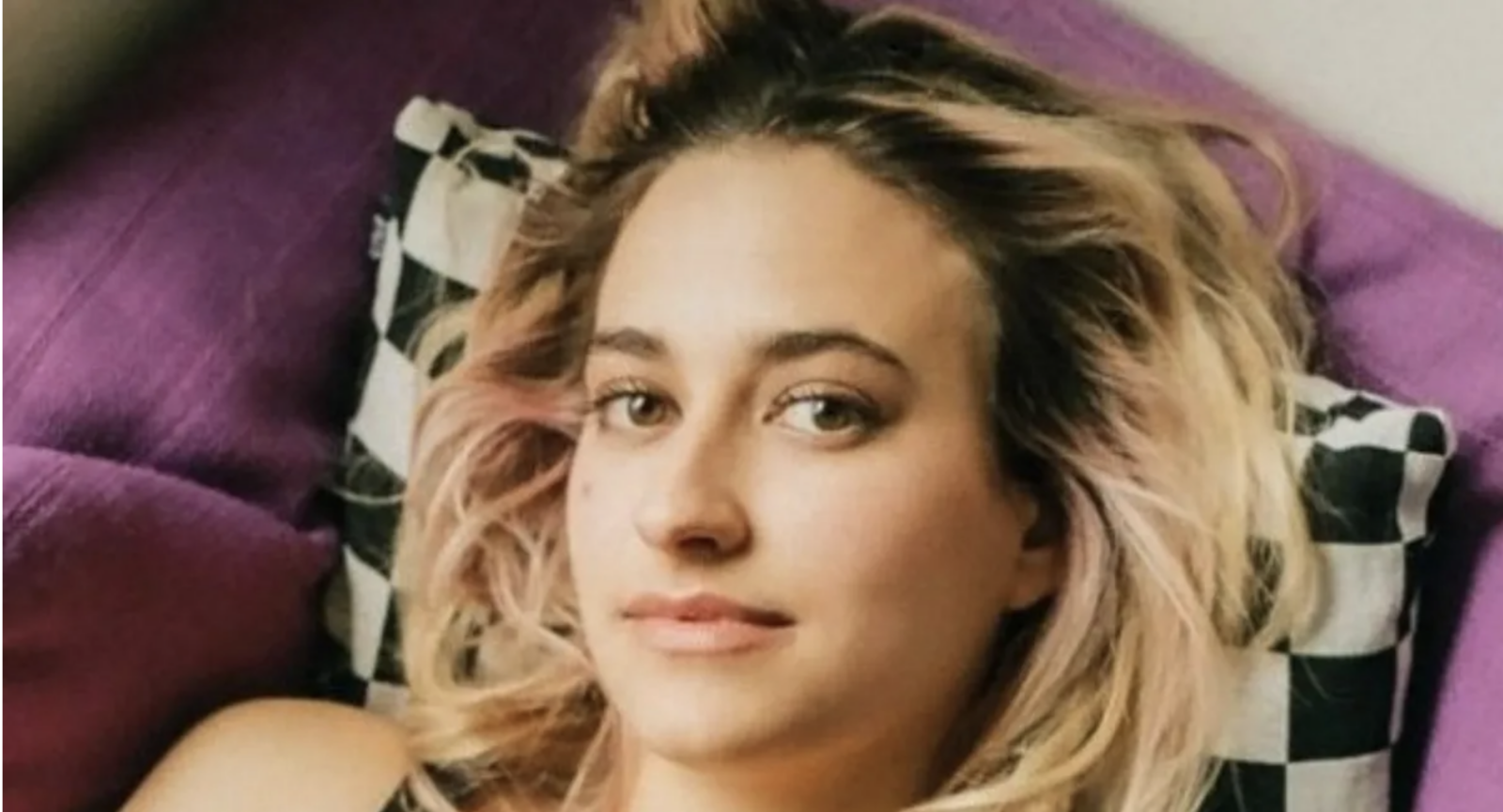 Capture le 2026 05 26 a 08.11.44 C'est l'&eacute;t&eacute; : &Eacute;l&eacute;onore Lagac&eacute; fait sensation en bikini et embrase le web