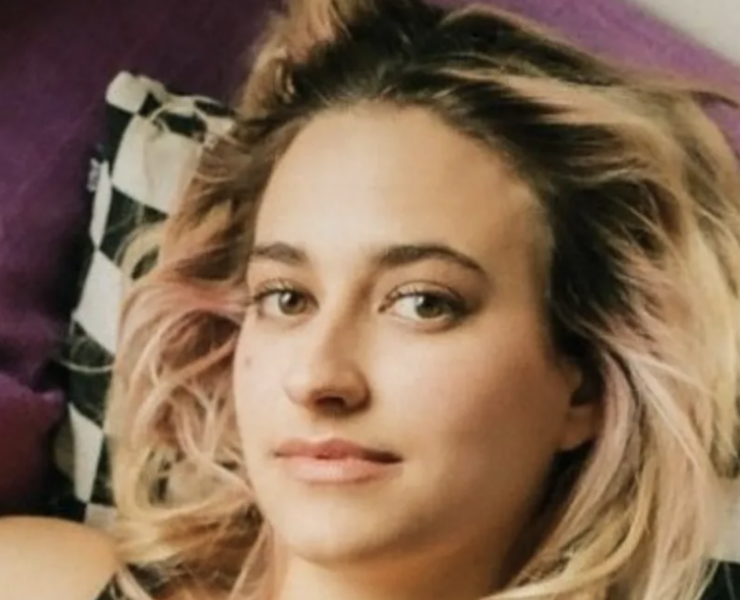 Capture le 2026 05 26 a 08.11.44 C'est l'&eacute;t&eacute; : &Eacute;l&eacute;onore Lagac&eacute; fait sensation en bikini et embrase le web