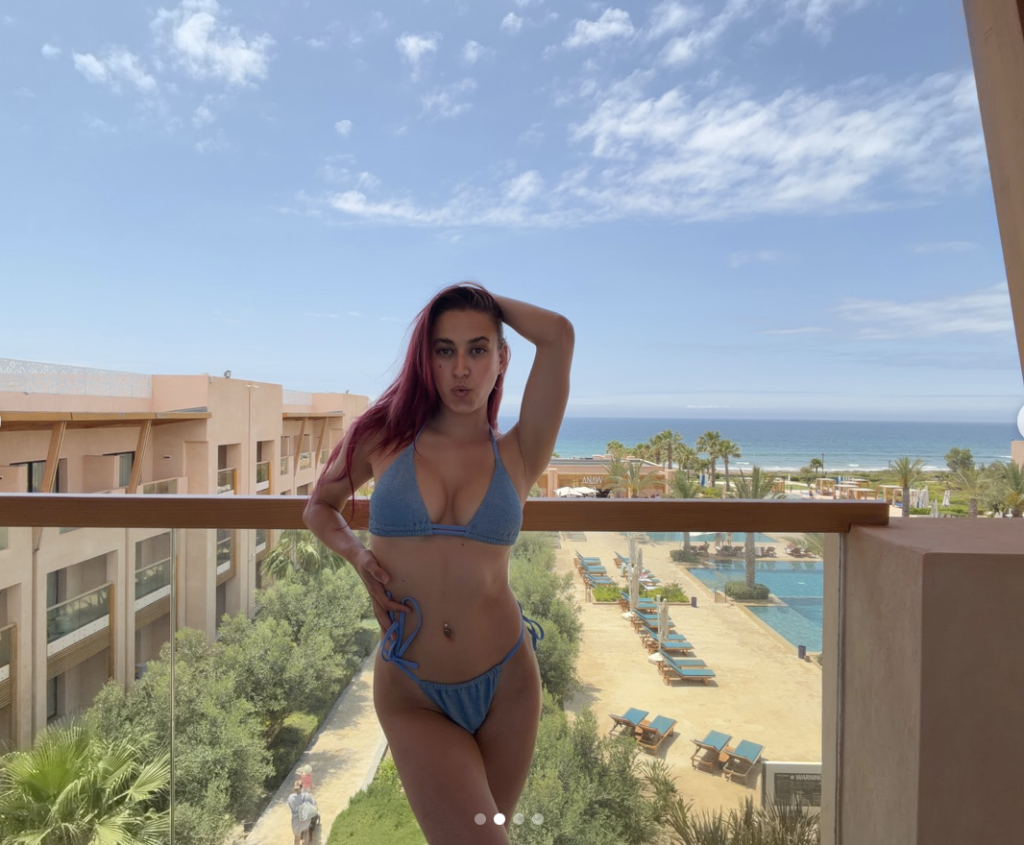Capture le 2026 05 26 a 08.21.09 C'est l'&eacute;t&eacute; : &Eacute;l&eacute;onore Lagac&eacute; fait sensation en bikini et embrase le web