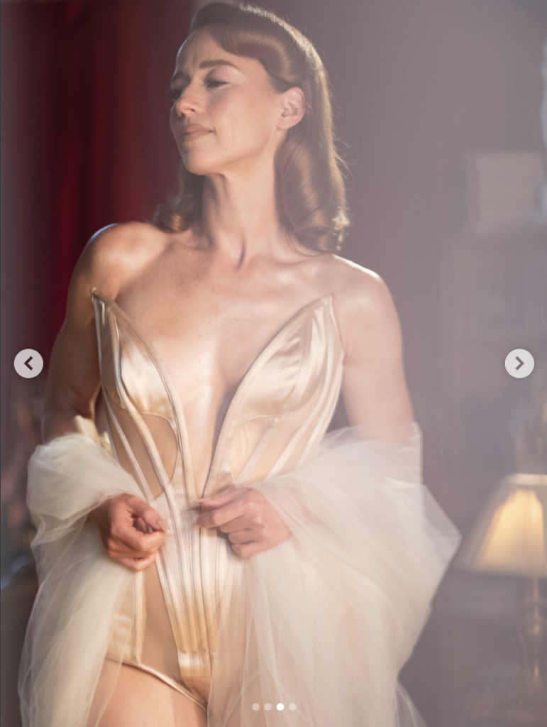 Capture le 2026 05 26 a 13.39.26 Karine Vanasse ose une robe spectaculaire aux Tra&icirc;tres et enflamme compl&egrave;tement le web