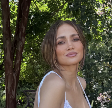 Capture le 2026 05 28 a 08.49.23 Jennifer Lopez brise sa discr&eacute;tion et partage de rares photos avec ses jumeaux de 18 ans : Mais un d&eacute;tail attire des milliers d'internautes