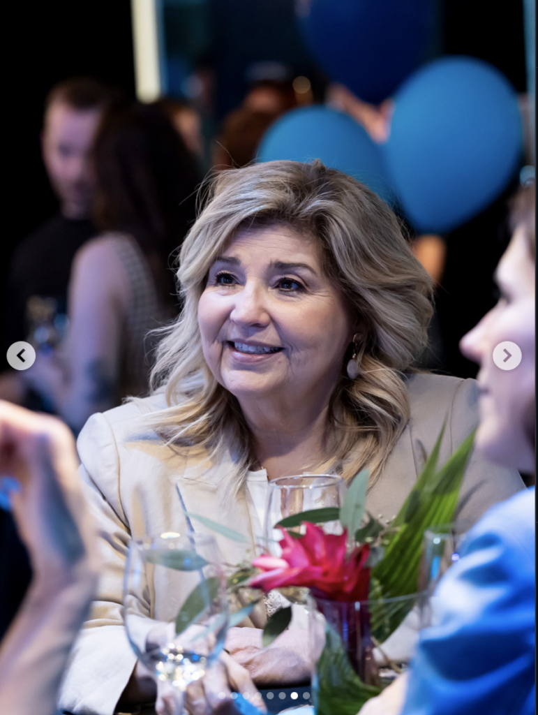 Marie-Claude Méconnaissable: fait tourner les têtes sur le tapis rouge avec un look d'une grande élégance 4 Marie-Claude Méconnaissable: fait tourner les têtes sur le tapis rouge avec un look d'une grande élégance Capture le 2026 05 30 a 11.17.27 Marie-Claude Méconnaissable: fait tourner les têtes sur le tapis rouge avec un look d'une grande élégance