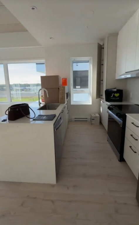 Capture decran 2026 06 09 114600 Alicia Moffet d&eacute;voile son nouveau penthouse et les images impressionnent !