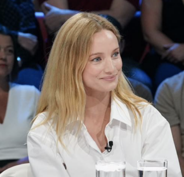 Laurence Leboeuf vole complètement la vedette avec son look audacieux 2 Laurence Leboeuf vole complètement la vedette avec son look audacieux Capture decran le 2026 06 02 a 10.06.51 Laurence Leboeuf vole complètement la vedette avec son look audacieux