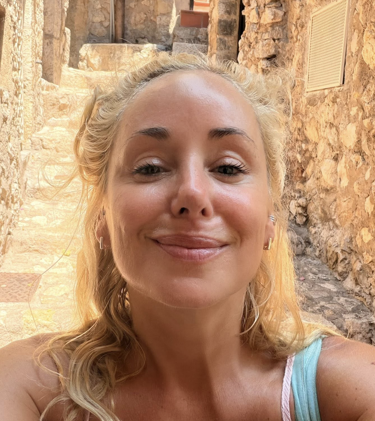 Capture decran le 2026 06 30 a 09.19.41 Mariloup Wolfe fait r&ecirc;ver avec ses photos sur la C&ocirc;te d&rsquo;Azur : Mano&eacute; et Milo ont chang&eacute;