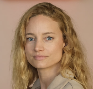 Capture le 2026 06 02 a 11.21.32 &laquo; Glamour et raffinement &raquo; : Le choix vestimentaire audacieux de Laurence Leboeuf fait sensation