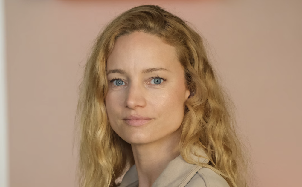Capture le 2026 06 02 a 11.21.32 &laquo; Glamour et raffinement &raquo; : Le choix vestimentaire audacieux de Laurence Leboeuf fait sensation