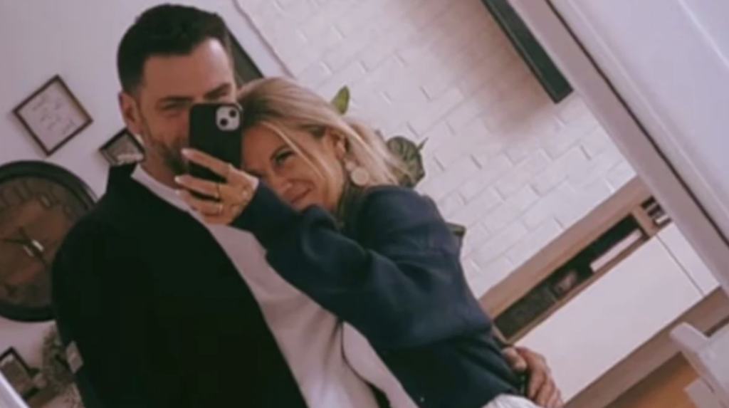 « Il a retrouvé l'amour » : L'ex de Marie-Mai, Ian St-Pierre, s'affiche avec sa nouvelle conjointe 2 « Il a retrouvé l'amour » : L'ex de Marie-Mai, Ian St-Pierre, s'affiche avec sa nouvelle conjointe Capture le 2026 06 08 a 05.42.53 « Il a retrouvé l'amour » : L'ex de Marie-Mai, Ian St-Pierre, s'affiche avec sa nouvelle conjointe