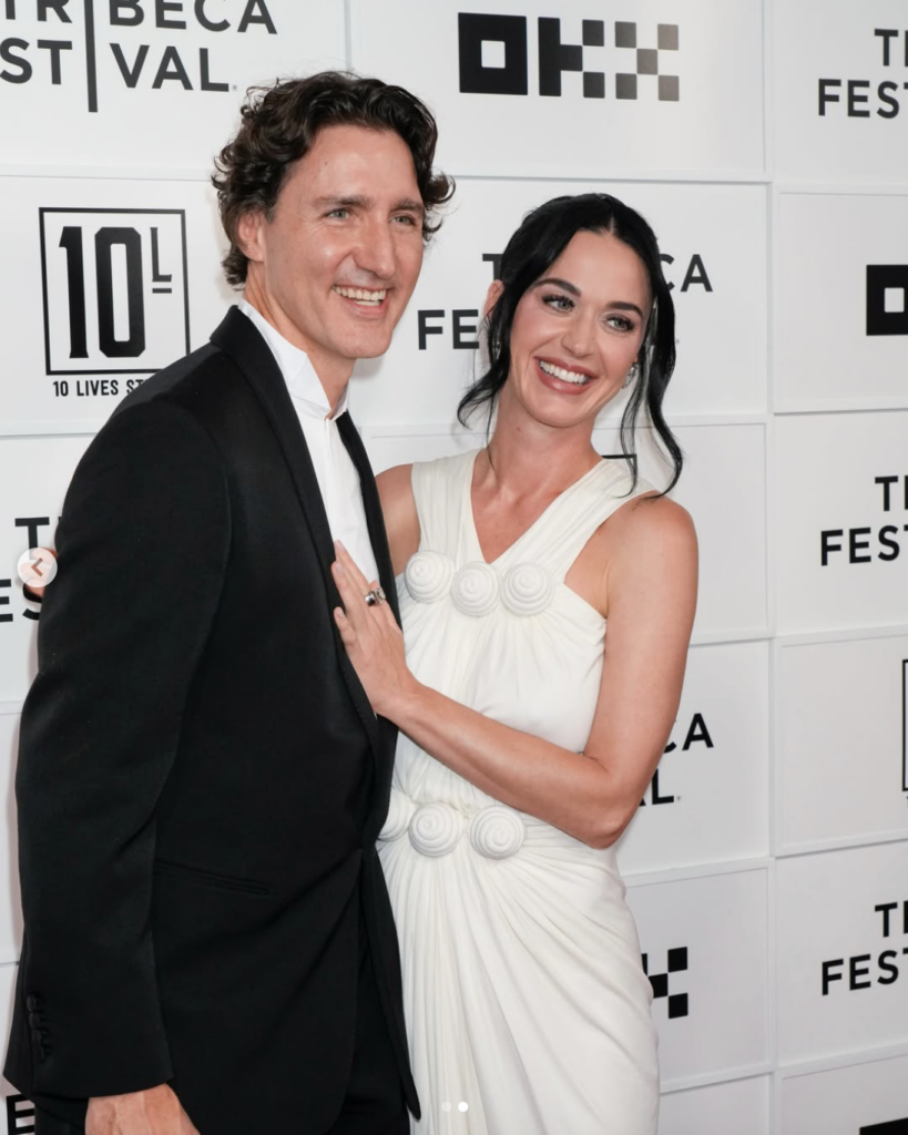 Justin Trudeau empoigne sans retenue le postérieur de Katy Perry: il vit sa «crise de la cinquantaine», selon un ex-collaborateur 2 Justin Trudeau empoigne sans retenue le postérieur de Katy Perry: il vit sa «crise de la cinquantaine», selon un ex-collaborateur Capture le 2026 06 11 a 09.06.27 Justin Trudeau empoigne sans retenue le postérieur de Katy Perry: il vit sa «crise de la cinquantaine», selon un ex-collaborateur