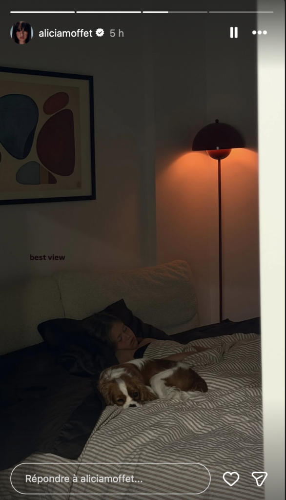 Capture le 2026 06 27 a 09.57.24 Alicia Moffet s'affiche rayonnante aux c&ocirc;t&eacute;s de son amour aux magnifiques yeux