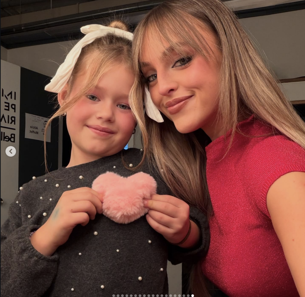 Capture le 2026 06 27 a 10.04.57 Alicia Moffet s'affiche rayonnante aux c&ocirc;t&eacute;s de son amour aux magnifiques yeux