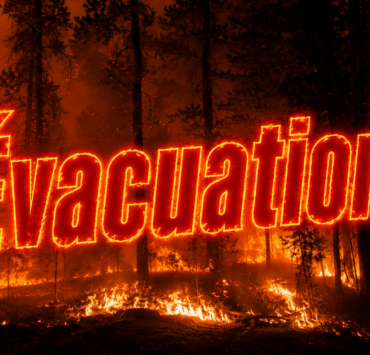 evacuation Un important feu de for&ecirc;t force des &eacute;vacuations