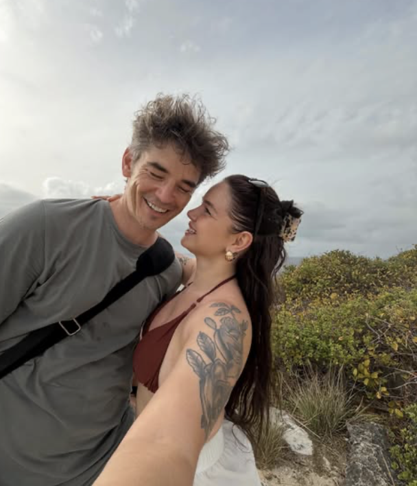 Sébastien Delorme et son amoureuse posent leurs valises dans une villa spectaculaire 1 Sébastien Delorme et son amoureuse posent leurs valises dans une villa spectaculaire Capture decran le 2026 07 03 a 10.22.49 Sébastien Delorme et son amoureuse posent leurs valises dans une villa spectaculaire