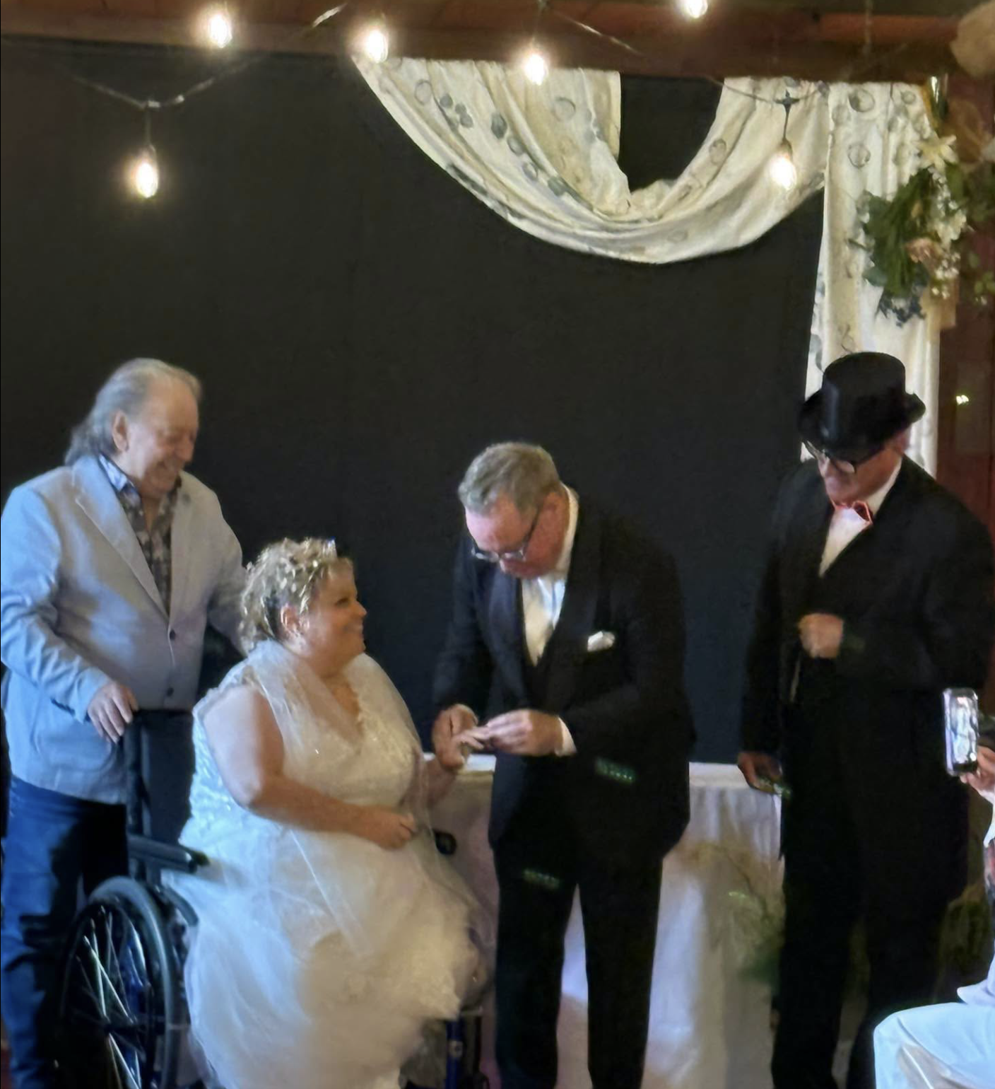 Découvrez toutes les photos du mariage de la fille de Paul Daraîche 2 Découvrez toutes les photos du mariage de la fille de Paul Daraîche Capture decran le 2026 07 06 a 14.01.43 Découvrez toutes les photos du mariage de la fille de Paul Daraîche