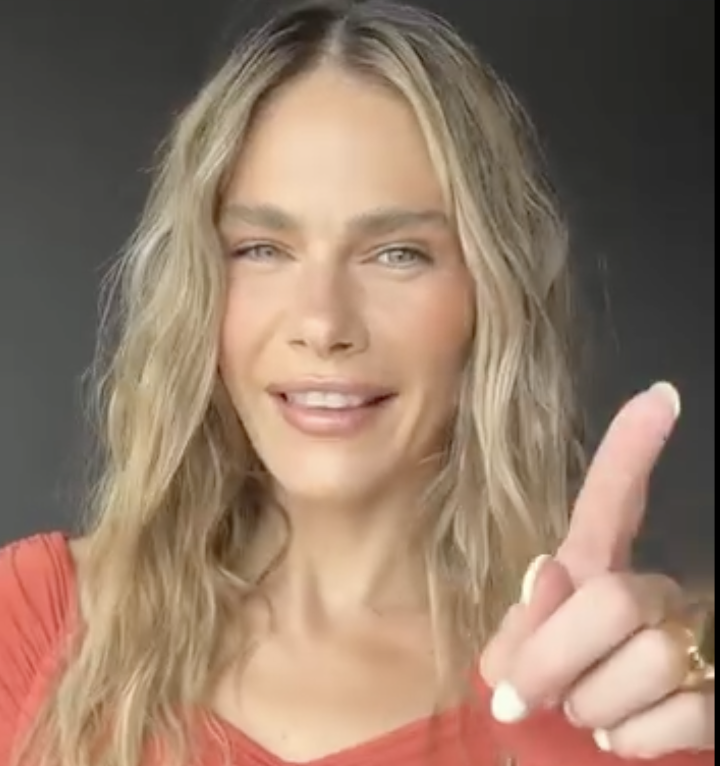 Maripier Morin fait sensation avec un look rouge qui attire tous les regards 1 Maripier Morin fait sensation avec un look rouge qui attire tous les regards Capture decran le 2026 07 08 a 11.48.56 e1783526271142 Maripier Morin fait sensation avec un look rouge qui attire tous les regards