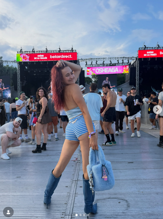 Éléonore Lagacé ose les mini-shorts à Osheaga et fait tourner les têtes 6 Éléonore Lagacé ose les mini-shorts à Osheaga et fait tourner les têtes Capture decran 2026 08 01 165620 Éléonore Lagacé ose les mini-shorts à Osheaga et fait tourner les têtes