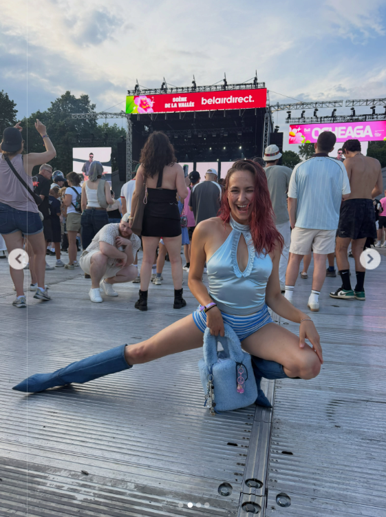Éléonore Lagacé ose les mini-shorts à Osheaga et fait tourner les têtes 5 Éléonore Lagacé ose les mini-shorts à Osheaga et fait tourner les têtes Capture decran 2026 08 01 165627 Éléonore Lagacé ose les mini-shorts à Osheaga et fait tourner les têtes