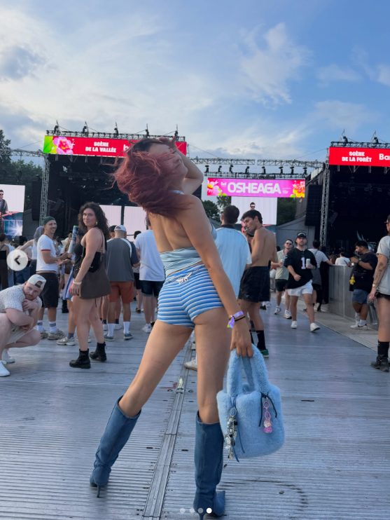 Éléonore Lagacé ose les mini-shorts à Osheaga et fait tourner les têtes 3 Éléonore Lagacé ose les mini-shorts à Osheaga et fait tourner les têtes Capture decran 2026 08 01 165643 Éléonore Lagacé ose les mini-shorts à Osheaga et fait tourner les têtes